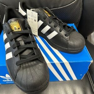 NIB! Adidas B23642 Superstar Black/White Shell Toe Sneakers Junior US5/ EU  37 1